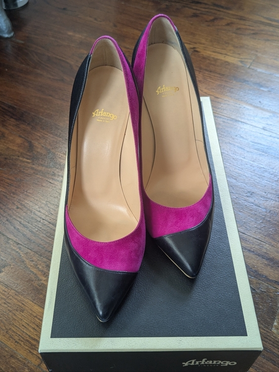 Italian Shoemakers Shoes - Two-Tone Italian Pointed Pumps in Fuchsia and Black